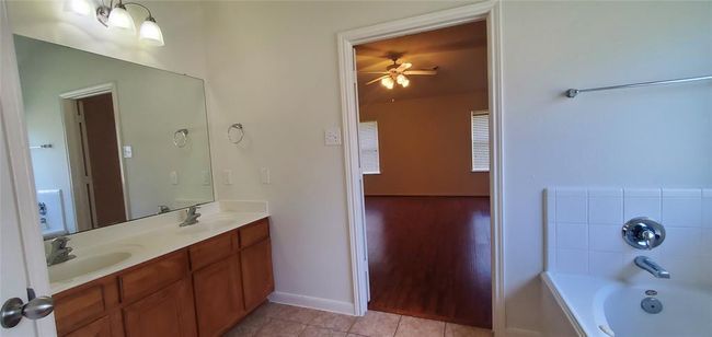 Master Bath | Image 25