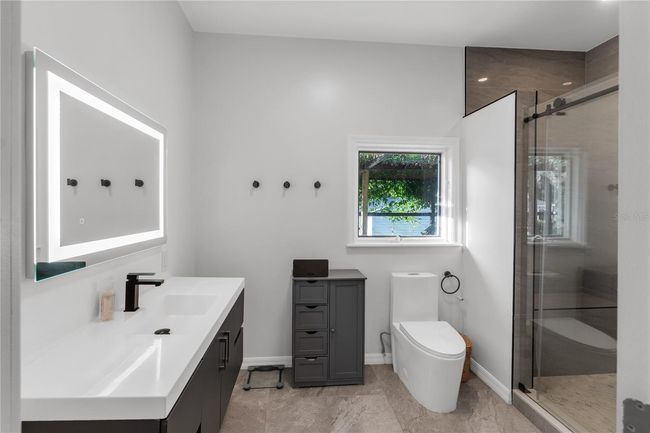 3425 W Forest Lake Cir, House other with 6 bedrooms, 4 bathrooms and null parking in SARASOTA FL | Image 28