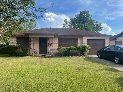 5758 Belmark St, Houston, TX, 77033-2146 | Card Image