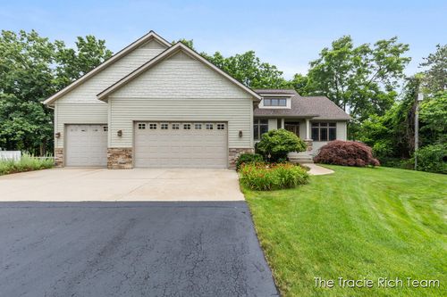 360 River Pine Dr, Lowell, MI, 49331 | Card Image