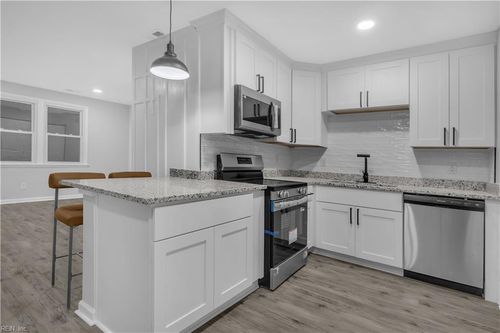 305 Keith Ct, Chesapeake, VA, 23325-3611 | Card Image