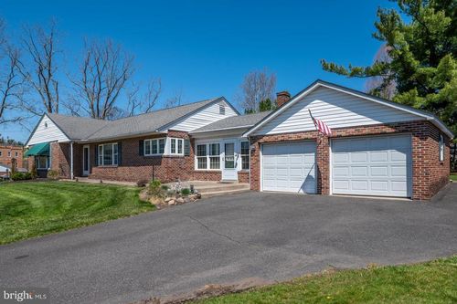 109 Walnut St, GREEN LANE, PA, 18054-2225 | Card Image