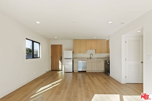 2836 Marsh St, Los Angeles, CA, 90039-2909 | Card Image