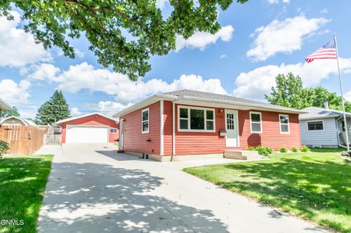 1733 Ryan Dr, Bismarck, ND, 58501-1513 | Card Image
