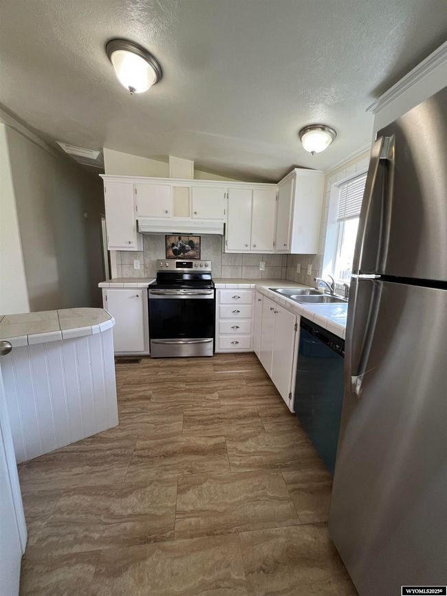 664 Evergreen Dr, House attached with 3 bedrooms, 2 bathrooms and null parking in Mountain View WY | Image 7