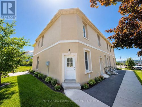 8 Brock Street, Hamilton (North End), ON, L8L4L4 | Card Image