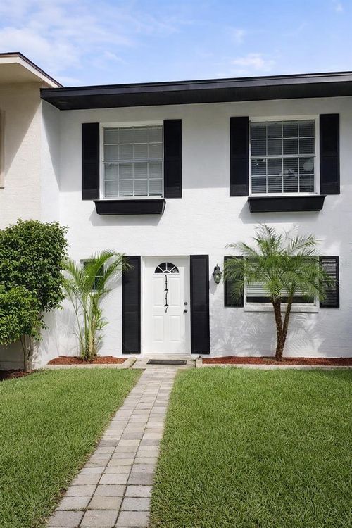 11717 Wesson Cir E, TAMPA, FL, 33618-3515 | Card Image