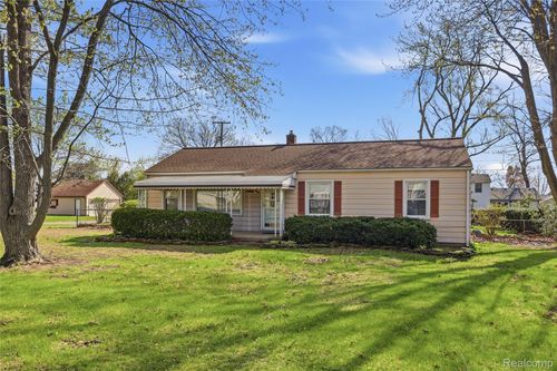 8964 Butwell St, Livonia, MI, 48150-5400 | Card Image