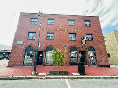 21-6 W Broadway, Derry, NH, 03038-3222 | Card Image