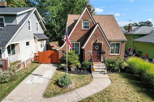 2039 Ferndale Ave, Lakewood, OH, 44107-6029 | Card Image