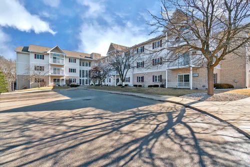 105-715 Canterberry Court, West Bend, WI, 53090 | Card Image