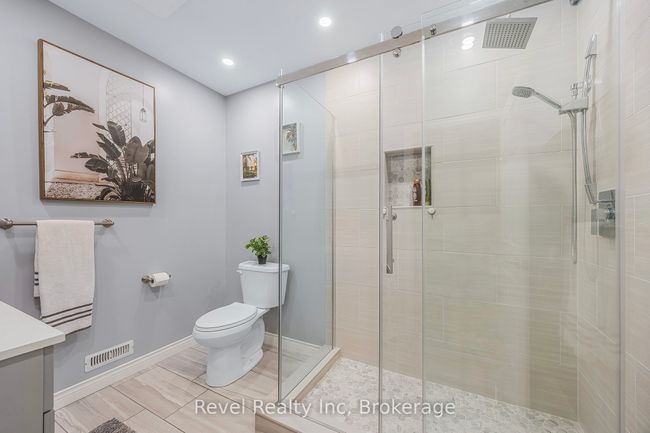 10 Musquake Crt, House other with 5 bedrooms, 4 bathrooms and 4 parking in Tiny ON | Image 32