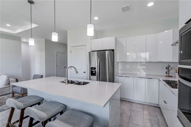 8006 Buttercup Cir, House other with 3 bedrooms, 3 bathrooms and null parking in LABELLE FL | Image 9