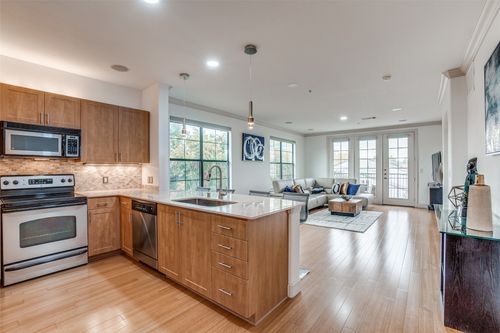 apt-309-3818 Holland Ave, Dallas, TX, 75219-6717 | Card Image