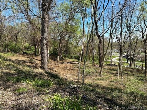 215 N 4th St, Utica, IN, 47130-8322 | Card Image