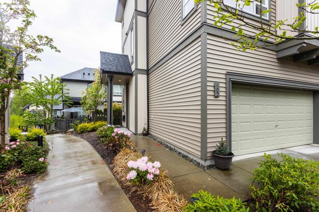 102 - 30930 Westridge Place, Townhouse with 3 bedrooms, 2 bathrooms and 2 parking in Abbotsford BC | Image 2