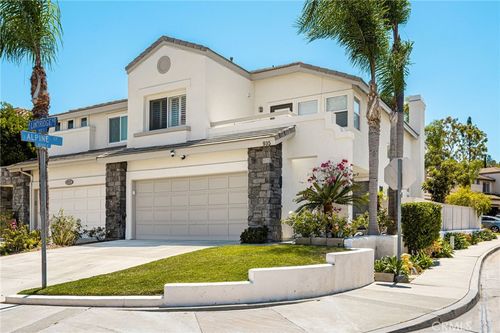 935 S Flintridge Way, Anaheim, CA, 92808-2335 | Card Image