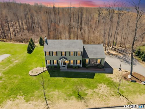 18 Oakwood Dr, Beacon Falls, CT, 06403-1291 | Card Image