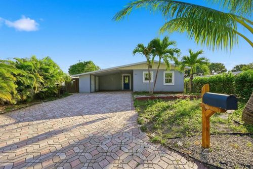 1722 N D St, Lake Worth Beach, FL, 33460-6412 | Card Image