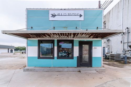 210 N Bridge St, Brady, TX, 76825-4507 | Card Image