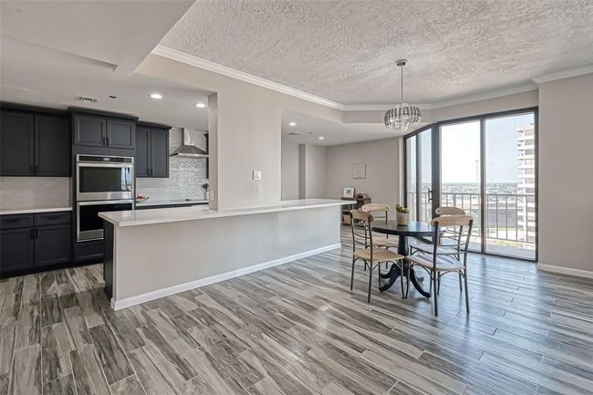 APT-1002 - 3350 Mccue Rd, Condo with 2 bedrooms, 2 bathrooms and 2 parking in Houston TX | Image 4
