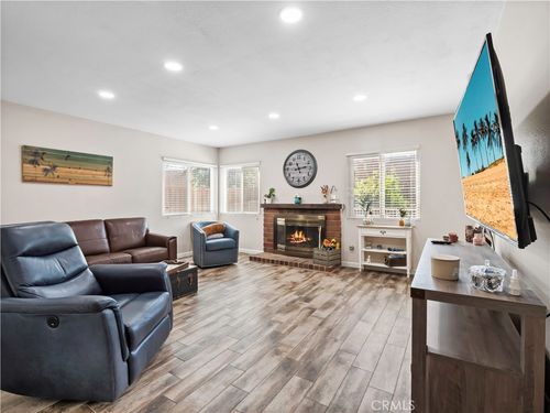 16610 Shinedale Dr, Canyon Country, CA, 91387-3247 | Card Image