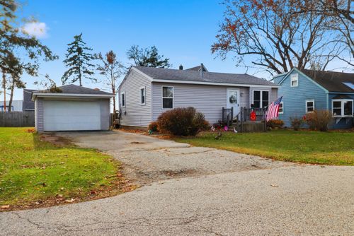 3013 Emily Ln, Mchenry, IL, 60051-4551 | Card Image