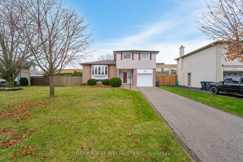 137 Beaver Crt, Bolton, ON, L7E3W6 | Card Image