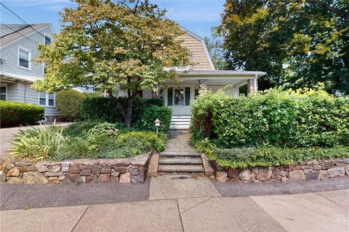 195 Larchmont Ave, Larchmont, NY, 10538-2816 | Card Image