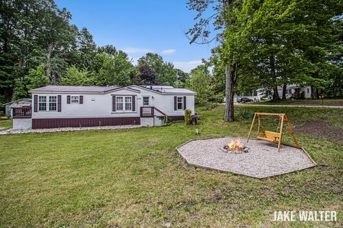 11720 Sparrow Dr, Lakeview, MI, 48850-9462 | Card Image