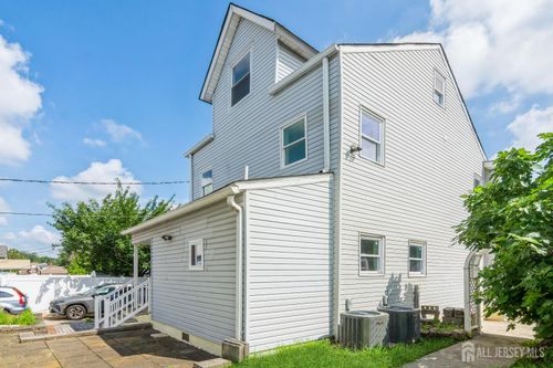 17-1/2 Thomas St, South River, NJ, 08882-1142 | Card Image