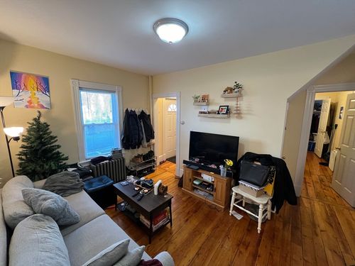 --6 White Street Pl, Cambridge, MA, 02140-1410 | Card Image