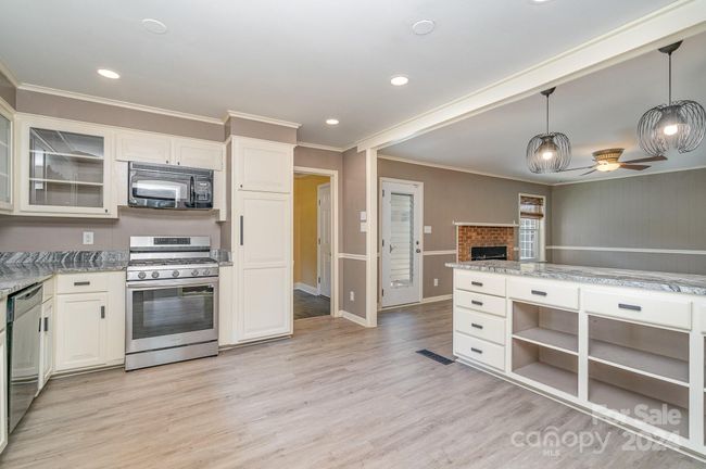 Kitchen | Image 10