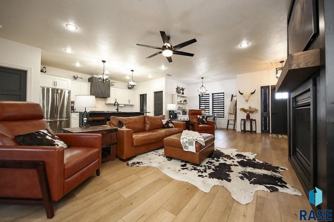 409 N Piper Dr, House other with 6 bedrooms, 3 bathrooms and null parking in Sioux Falls SD | Image 9