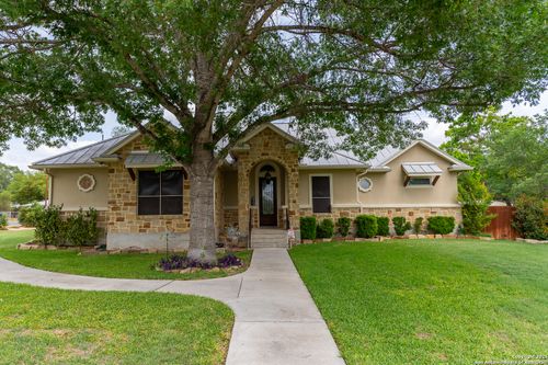 202 Brieden St, Castroville, TX, 78009-5040 | Card Image