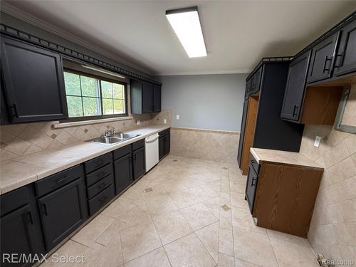5268 Fenton Rd, Flint, MI, 48507-4037 | Card Image