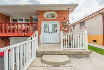 7074 Magic Crt, Home with 3 bedrooms, 2 bathrooms and 3 parking in Mississauga ON | Image 3