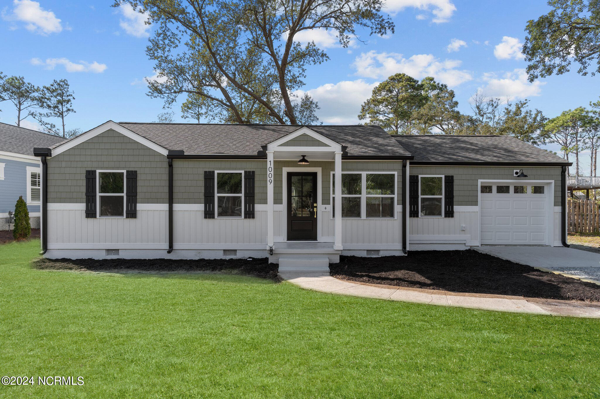 Moore St, Southport, NC 28461
