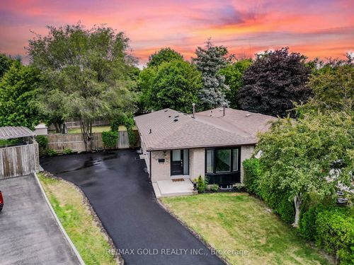 55 Greenwood Cres, Brampton, ON, L6S1T2 | Card Image