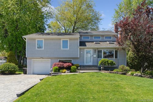 7 Greenacre Ct, Syosset, NY, 11791-6316 | Card Image