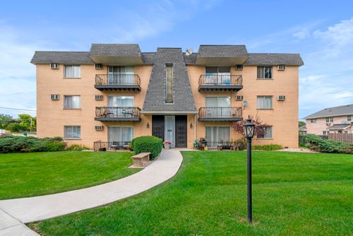 10-909 Plainfield Rd, Darien, IL, 60561-4607 | Card Image