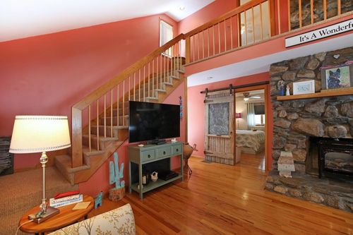 1 Grandview Ave, Derry, NH, 03038-3977 | Card Image