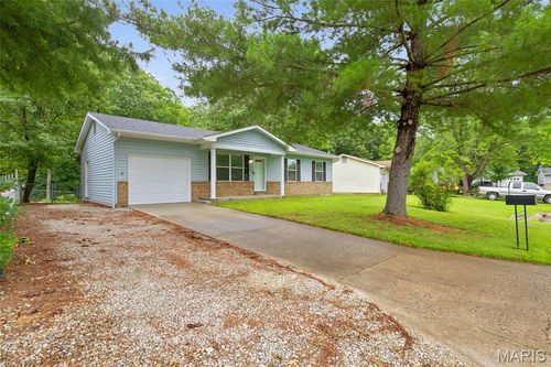 2210 Columbus Cir, Warrenton, MO, 63383-3265 | Card Image