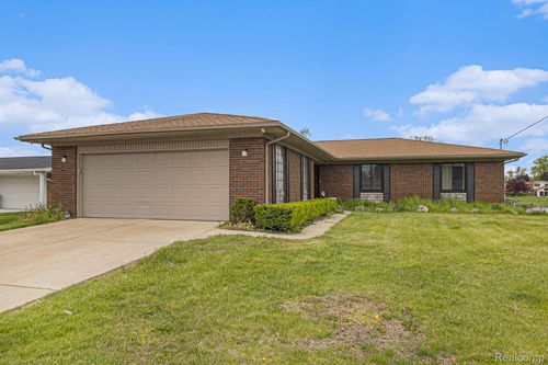 687 Sunnybeach Dr, White Lake, MI, 48386-2076 | Card Image