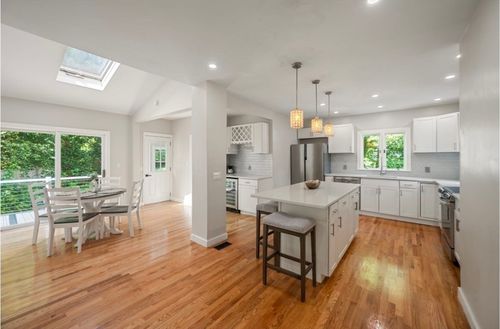 266 Plain St, Rockland, MA, 02370-2307 | Card Image