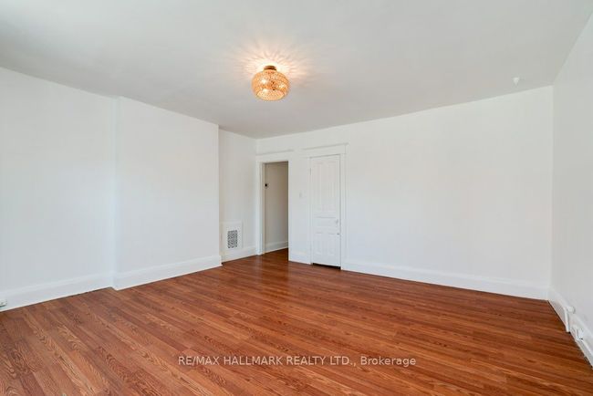 935 Kingston Rd, Home with 3 bedrooms, 2 bathrooms and 2 parking in Toronto ON | Image 6