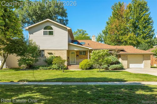 25313 Scotia Rd, Huntington Woods, MI, 48070-1806 | Card Image