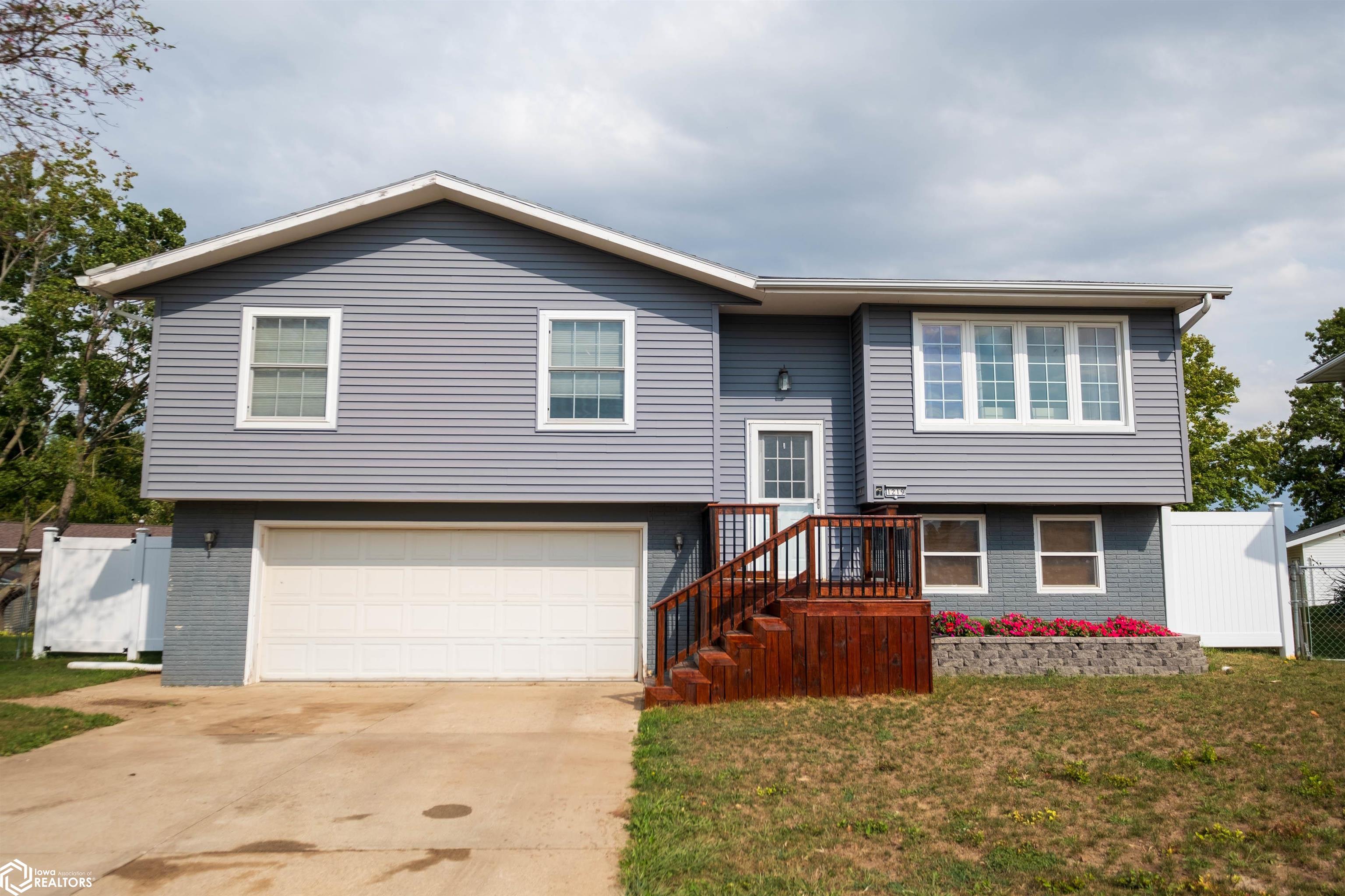 Rolling Meadows Rd, Marshalltown, IA 50158