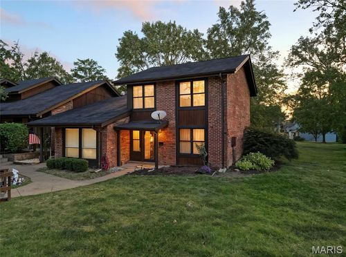 4376 Tavistock Cir, Saint Louis, MO, 63129-1918 | Card Image