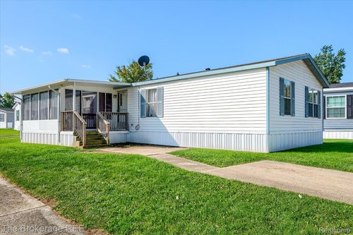 139 Van Buren Cir, Davison, MI, 48423-8560 | Card Image